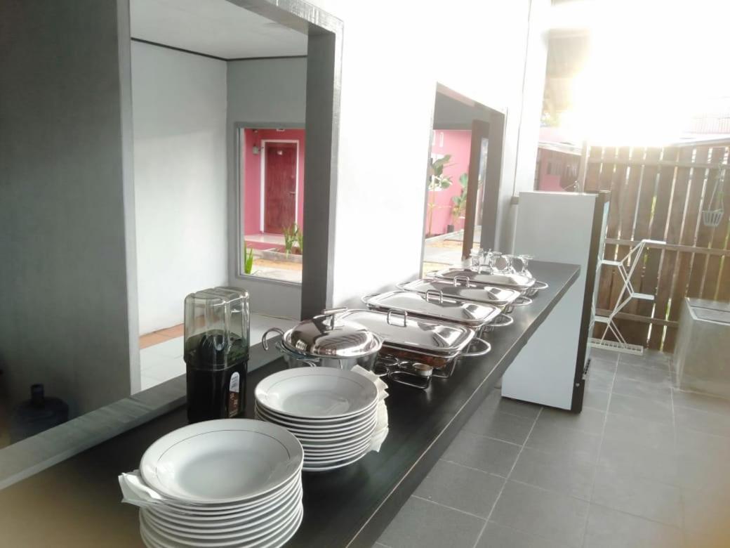 Baronda Guest House Sorong Exterior photo