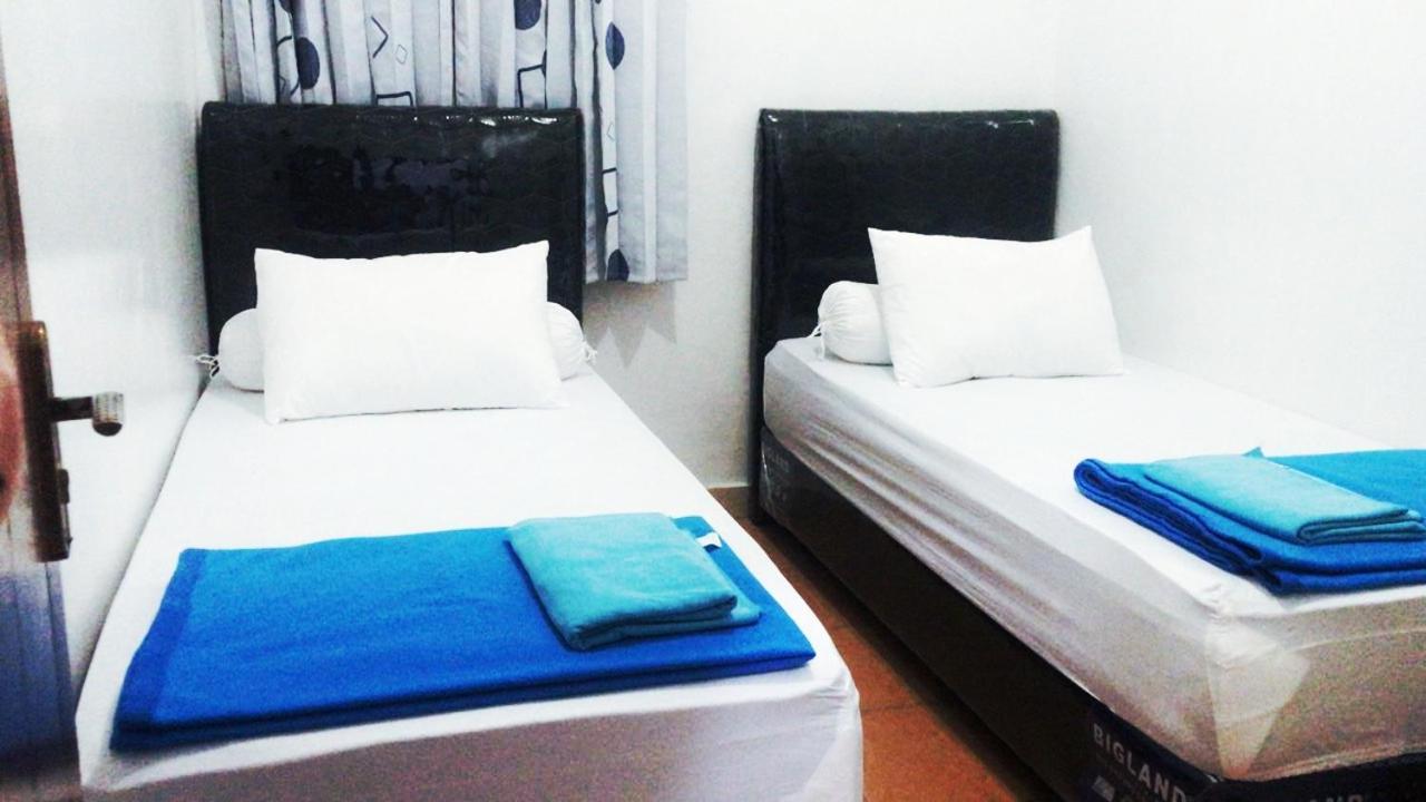 Baronda Guest House Sorong Exterior photo