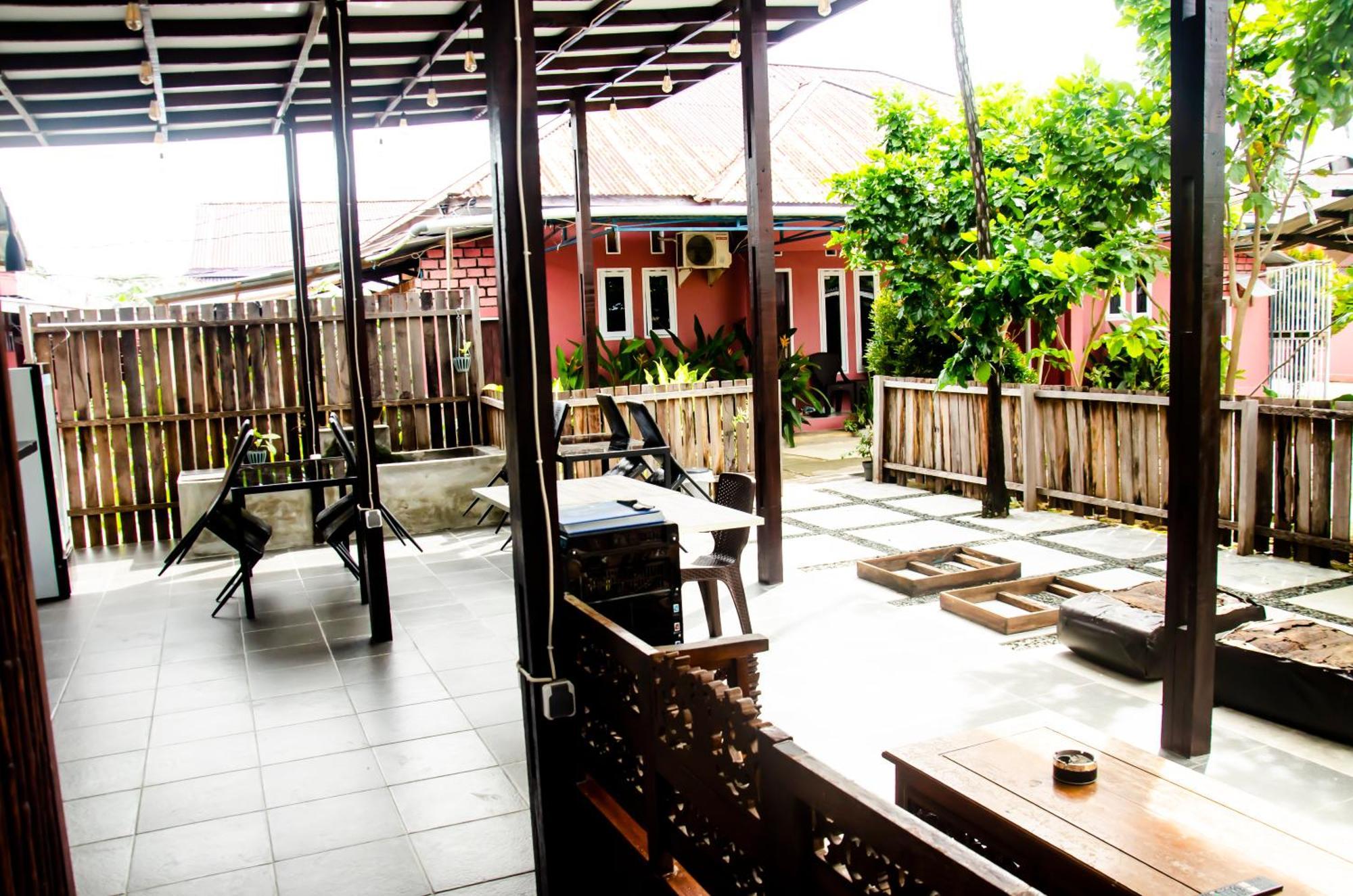 Baronda Guest House Sorong Exterior photo
