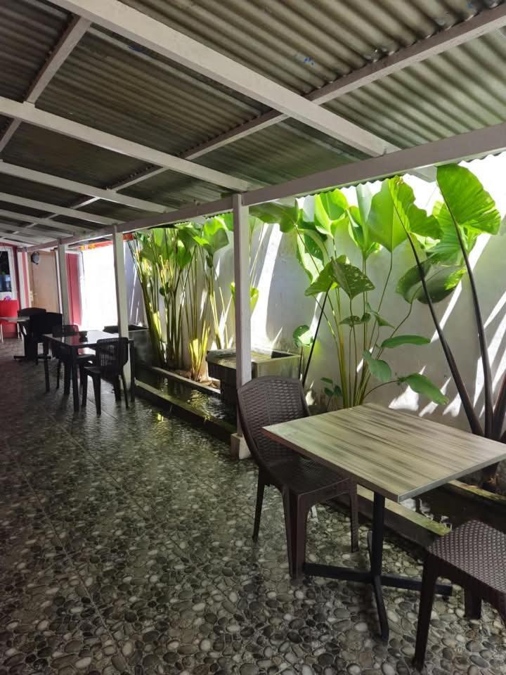 Baronda Guest House Sorong Exterior photo