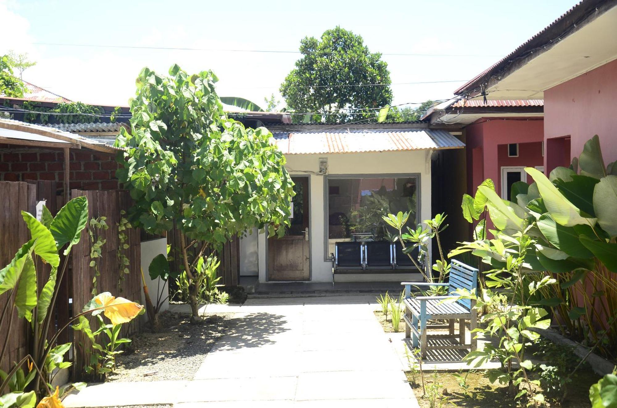 Baronda Guest House Sorong Exterior photo